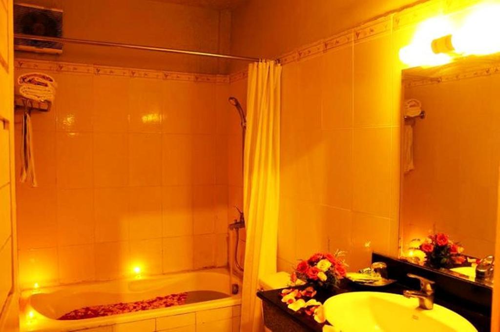 Hanoi Little Center Hotel Экстерьер фото
