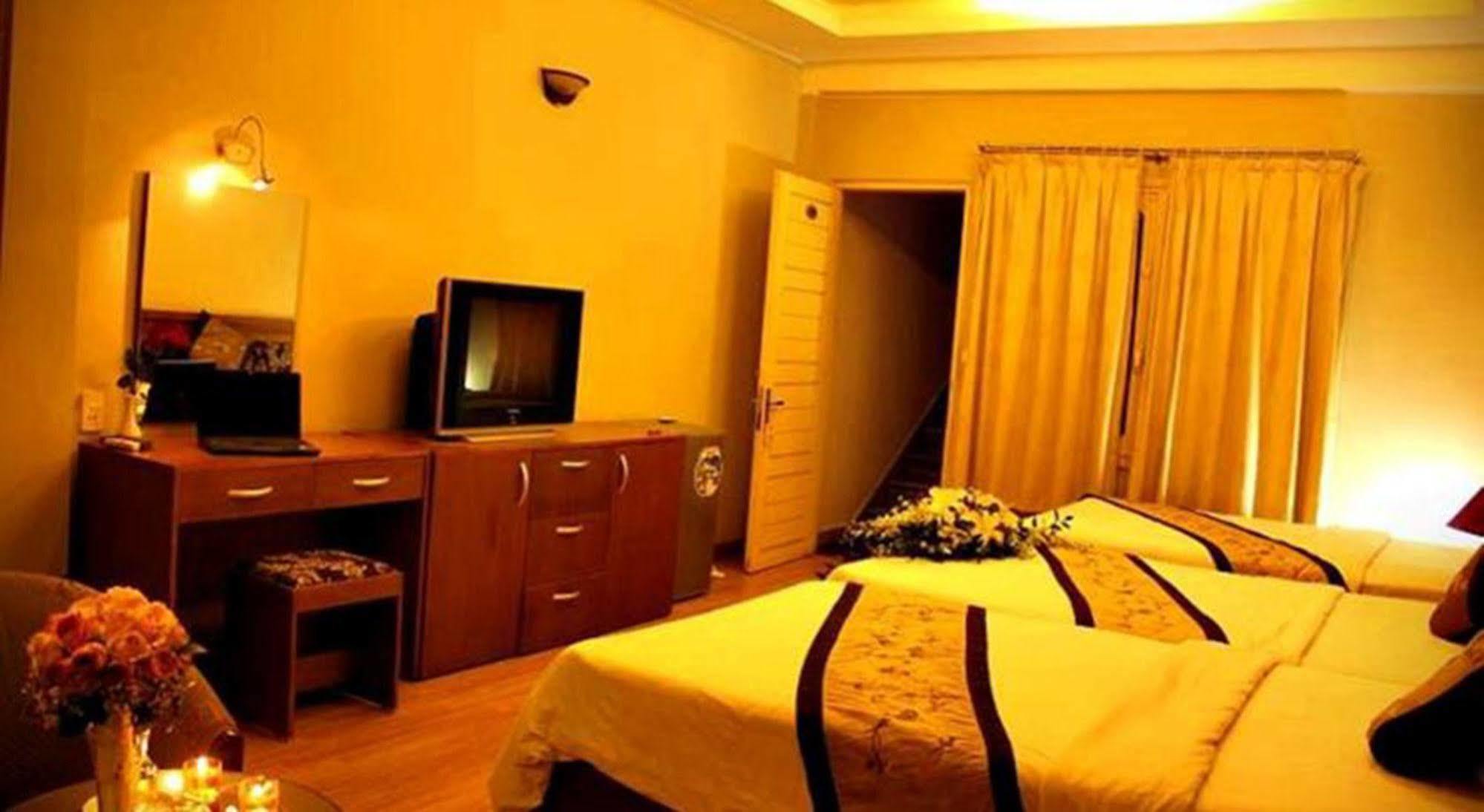 Hanoi Little Center Hotel Экстерьер фото